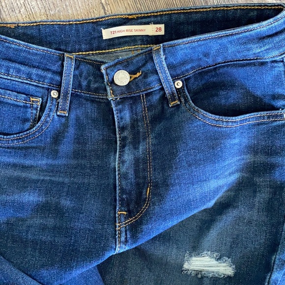 Two pairs high waisted Levi’s - Picture 2 of 4